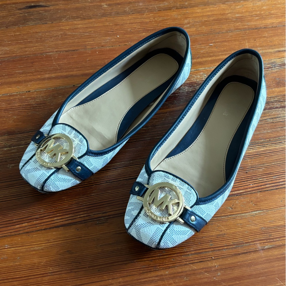 Michael Kors ballet flats- navy logo pattern